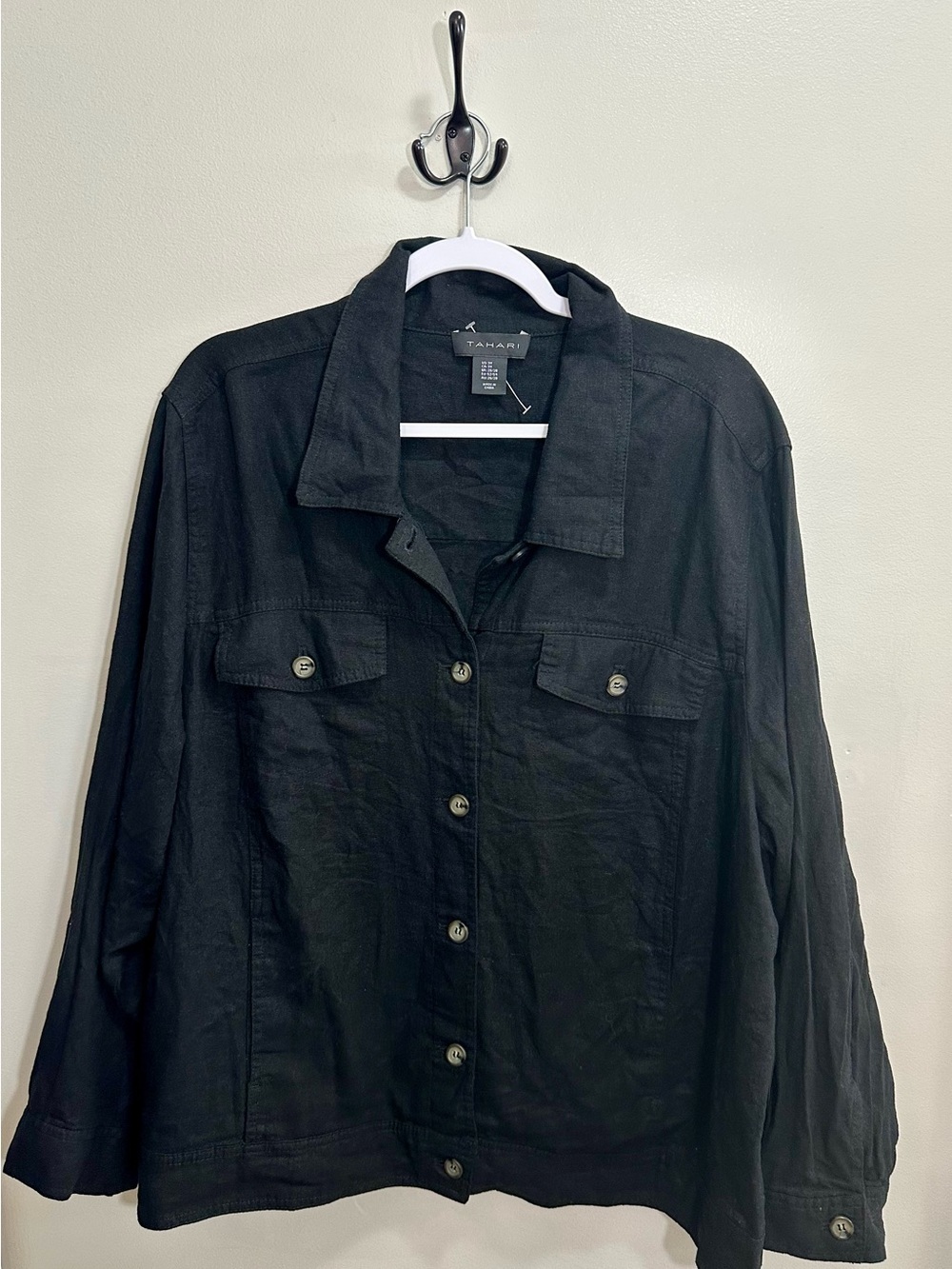 Tahari Women’s Black Linen Blend Long Sleeve Button Down Shirt